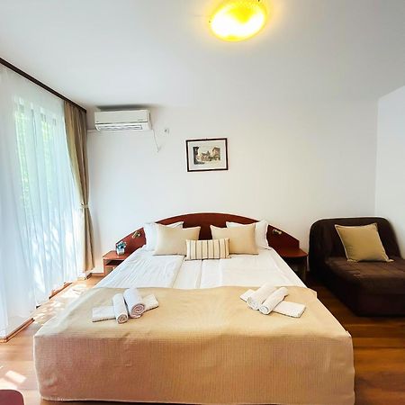 Family Hotel Helios Slantchev Briag Extérieur photo