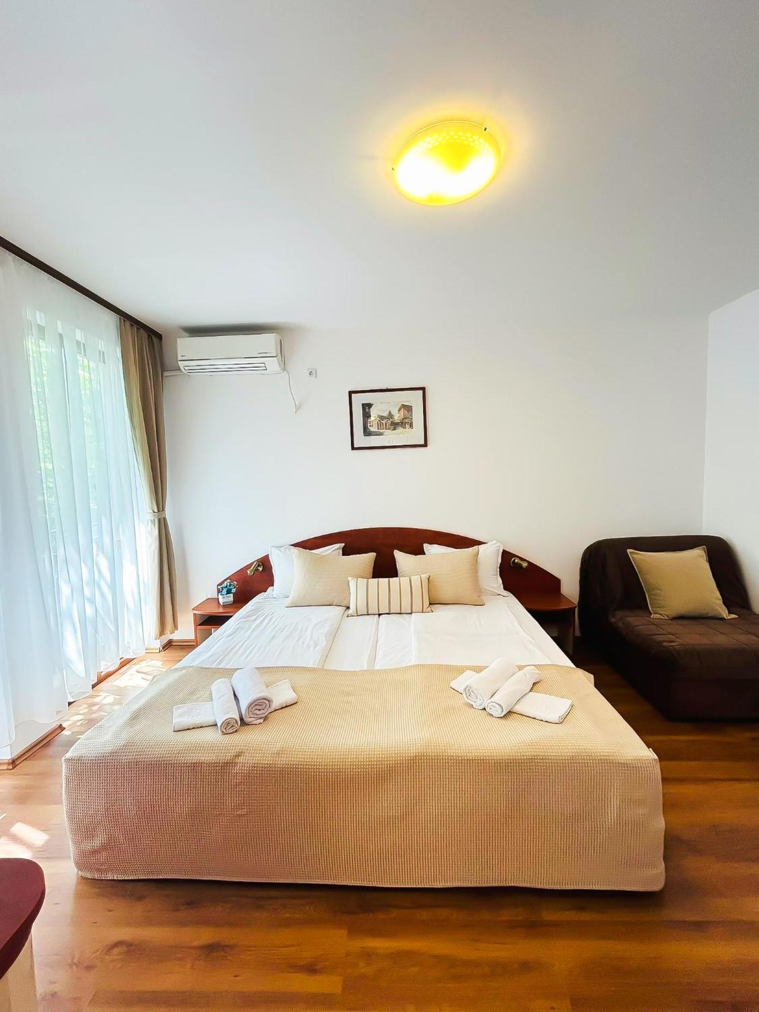 Family Hotel Helios Slantchev Briag Extérieur photo