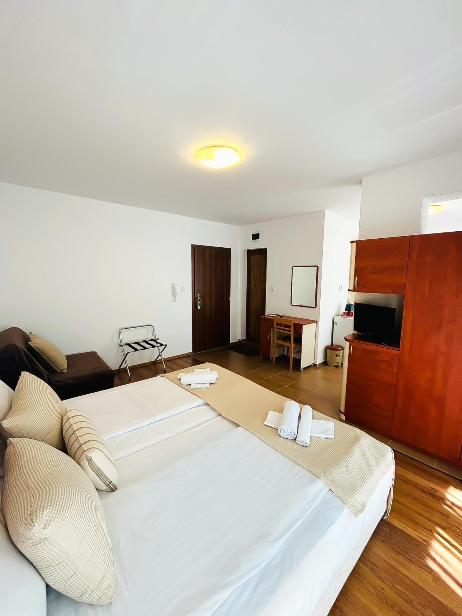 Family Hotel Helios Slantchev Briag Extérieur photo