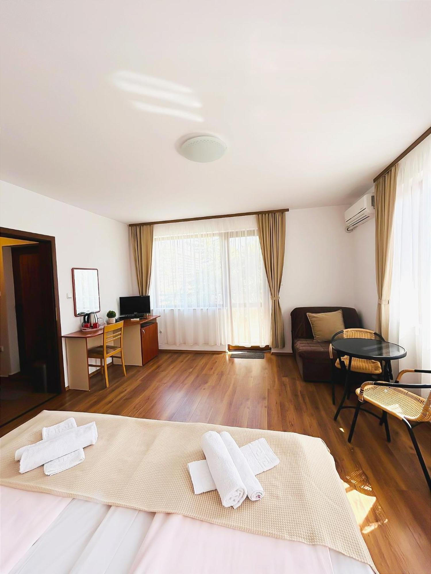 Family Hotel Helios Slantchev Briag Extérieur photo