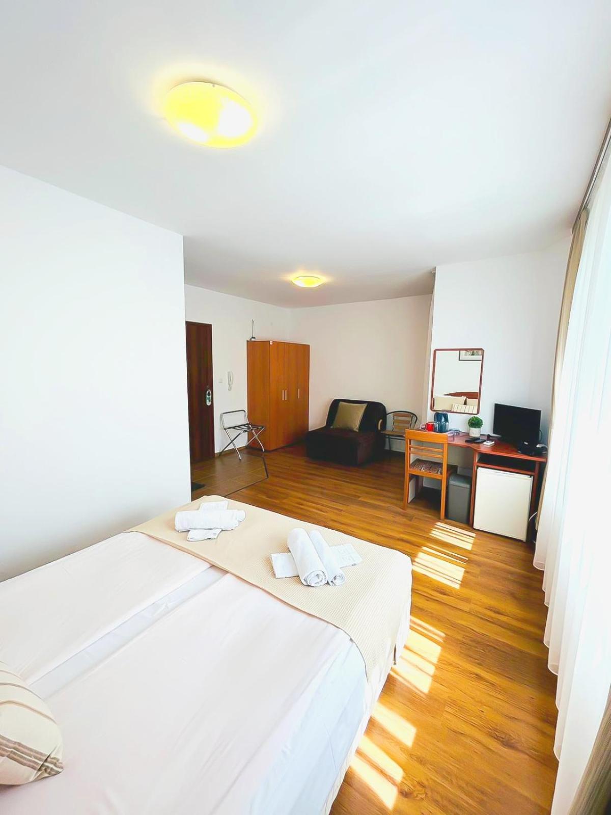 Family Hotel Helios Slantchev Briag Extérieur photo