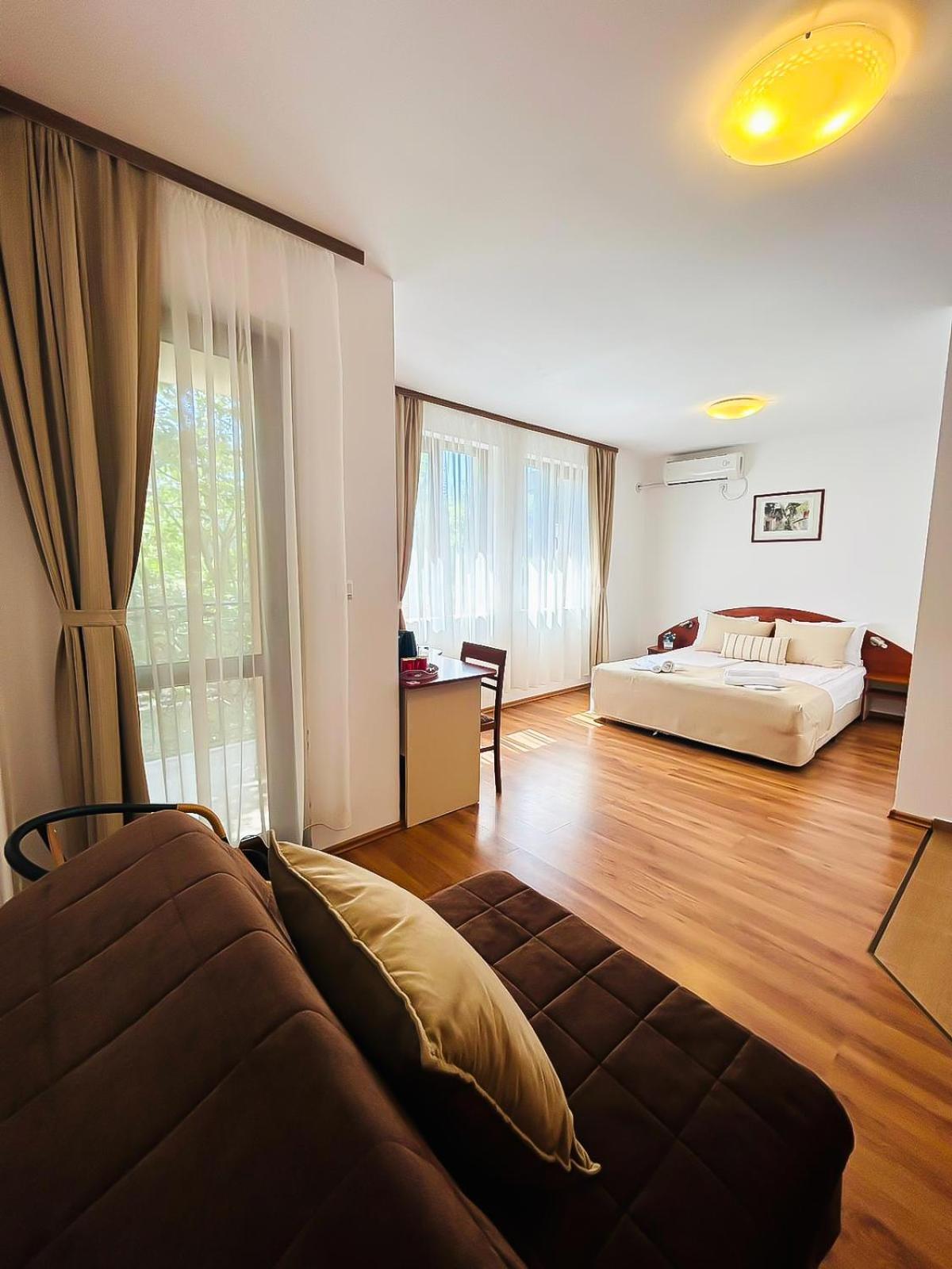 Family Hotel Helios Slantchev Briag Extérieur photo