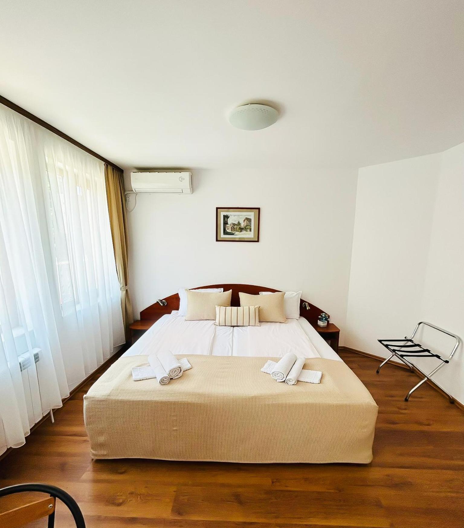 Family Hotel Helios Slantchev Briag Extérieur photo