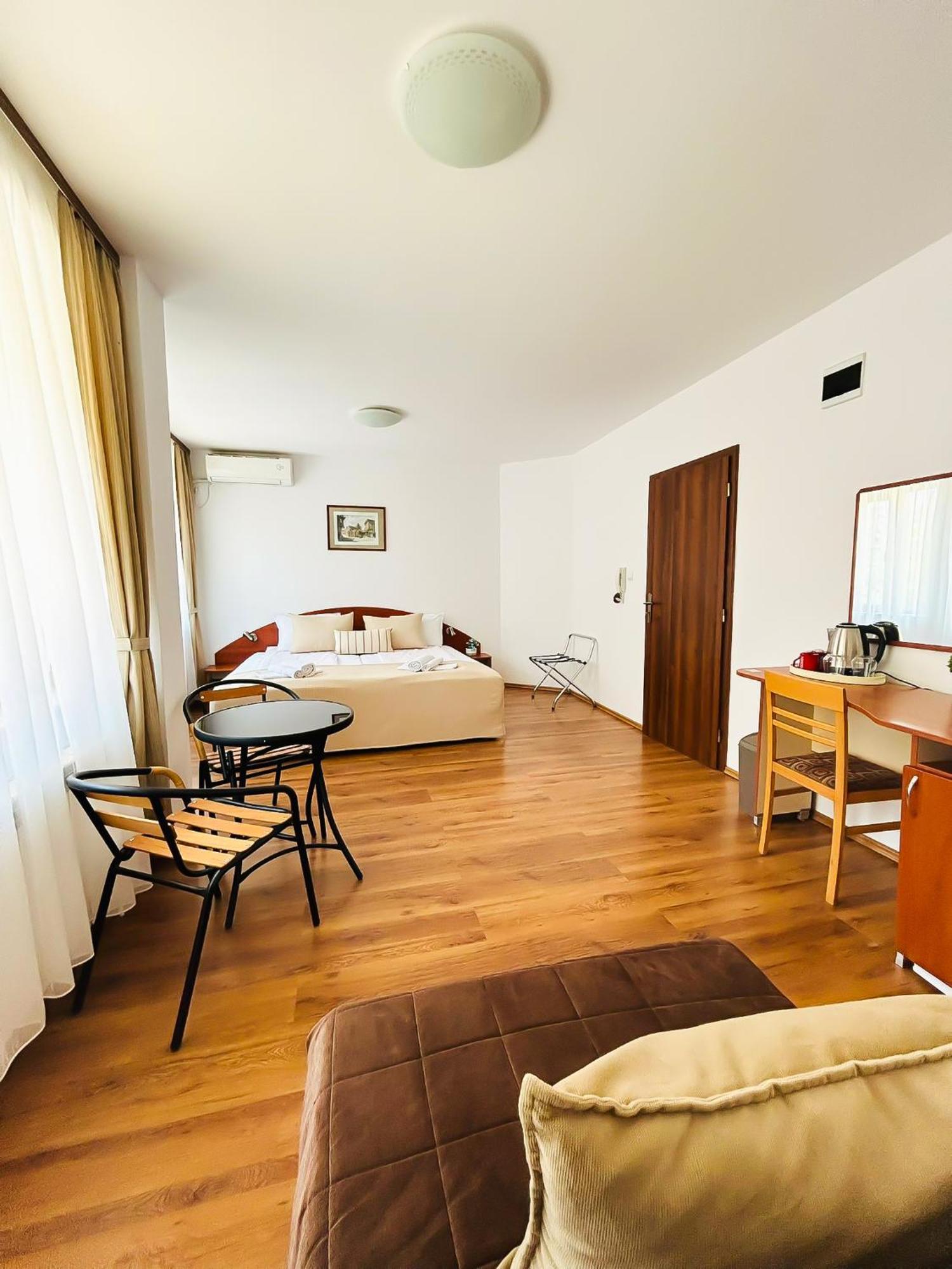 Family Hotel Helios Slantchev Briag Extérieur photo