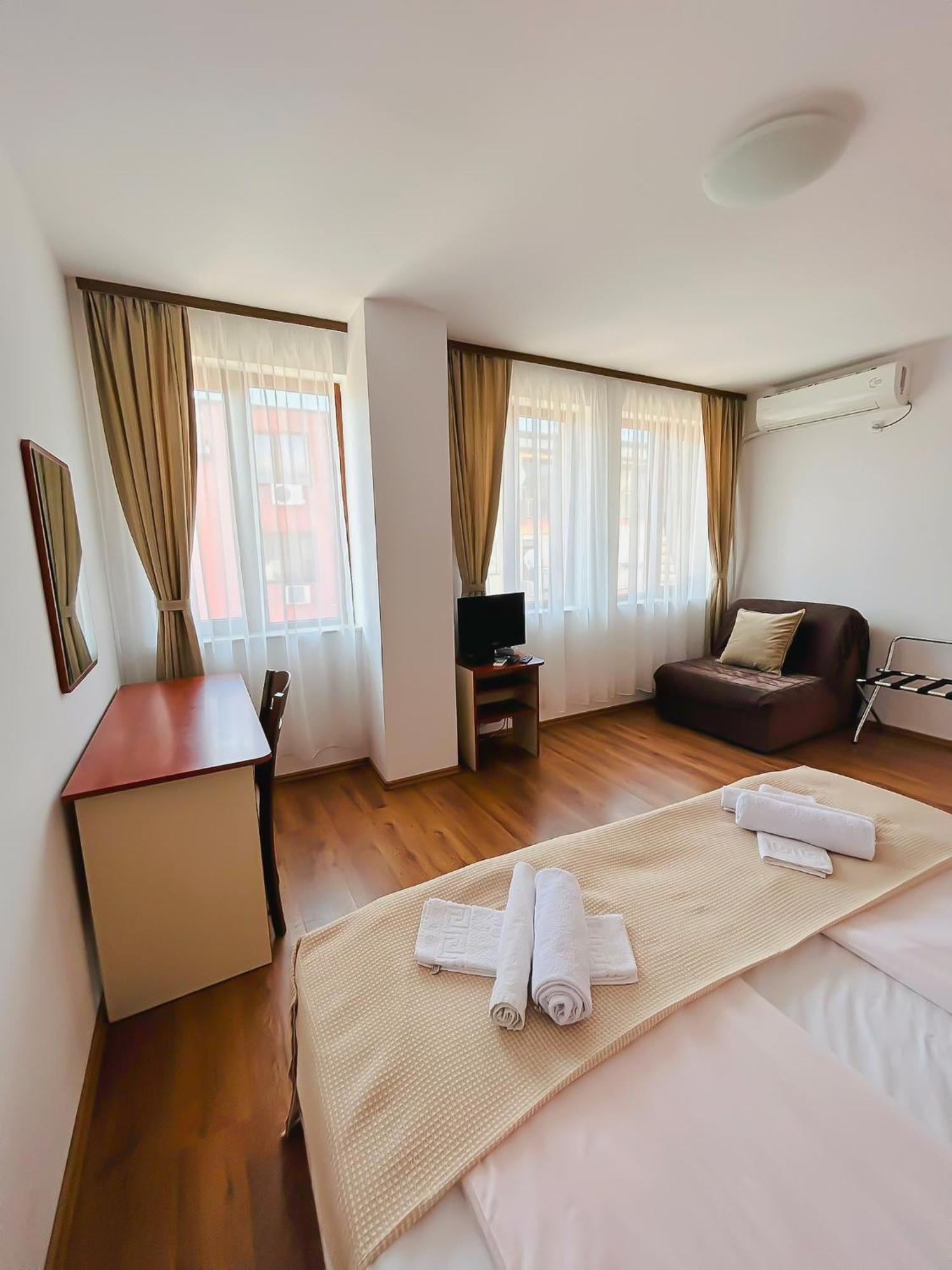 Family Hotel Helios Slantchev Briag Extérieur photo