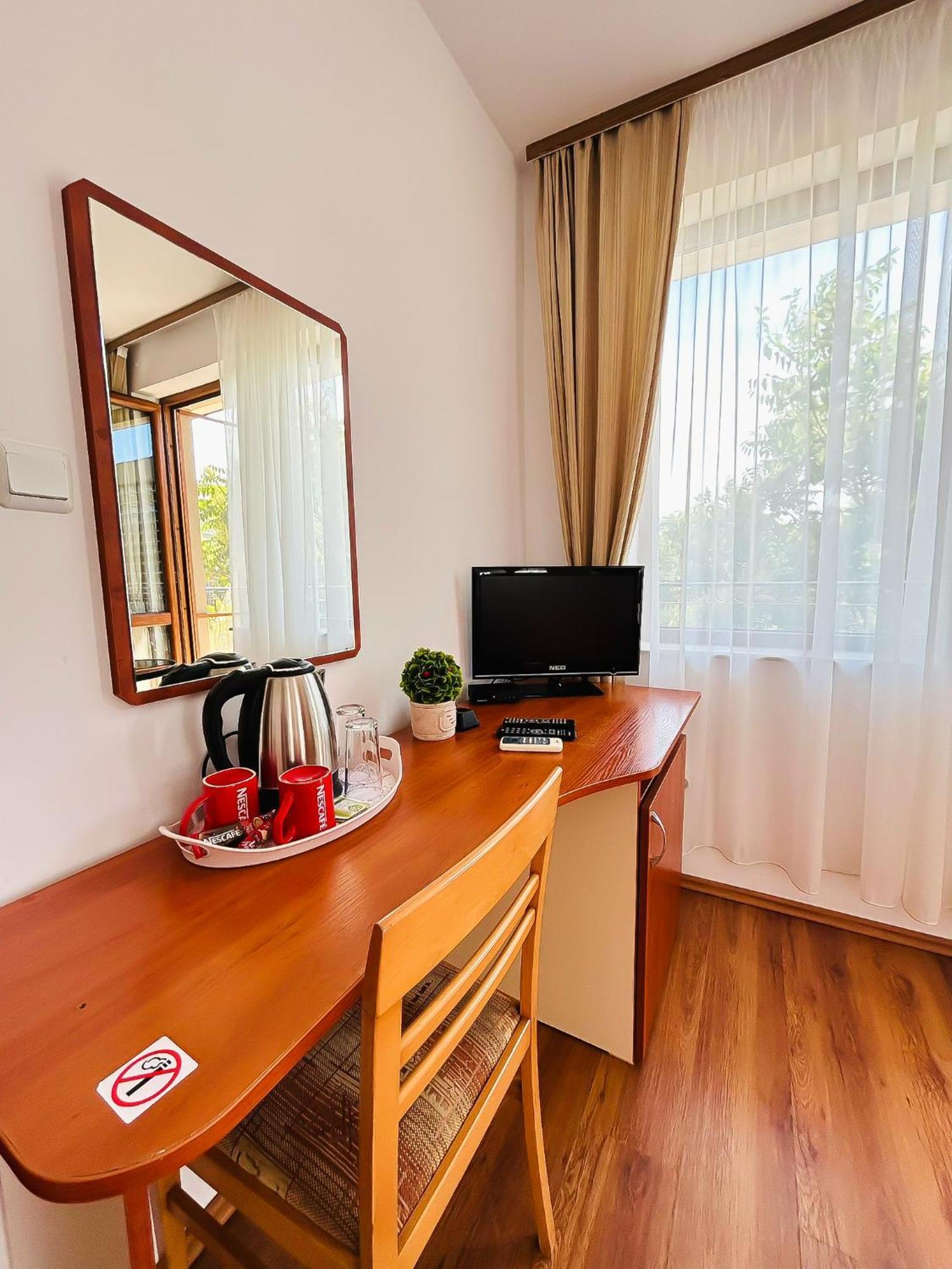 Family Hotel Helios Slantchev Briag Extérieur photo