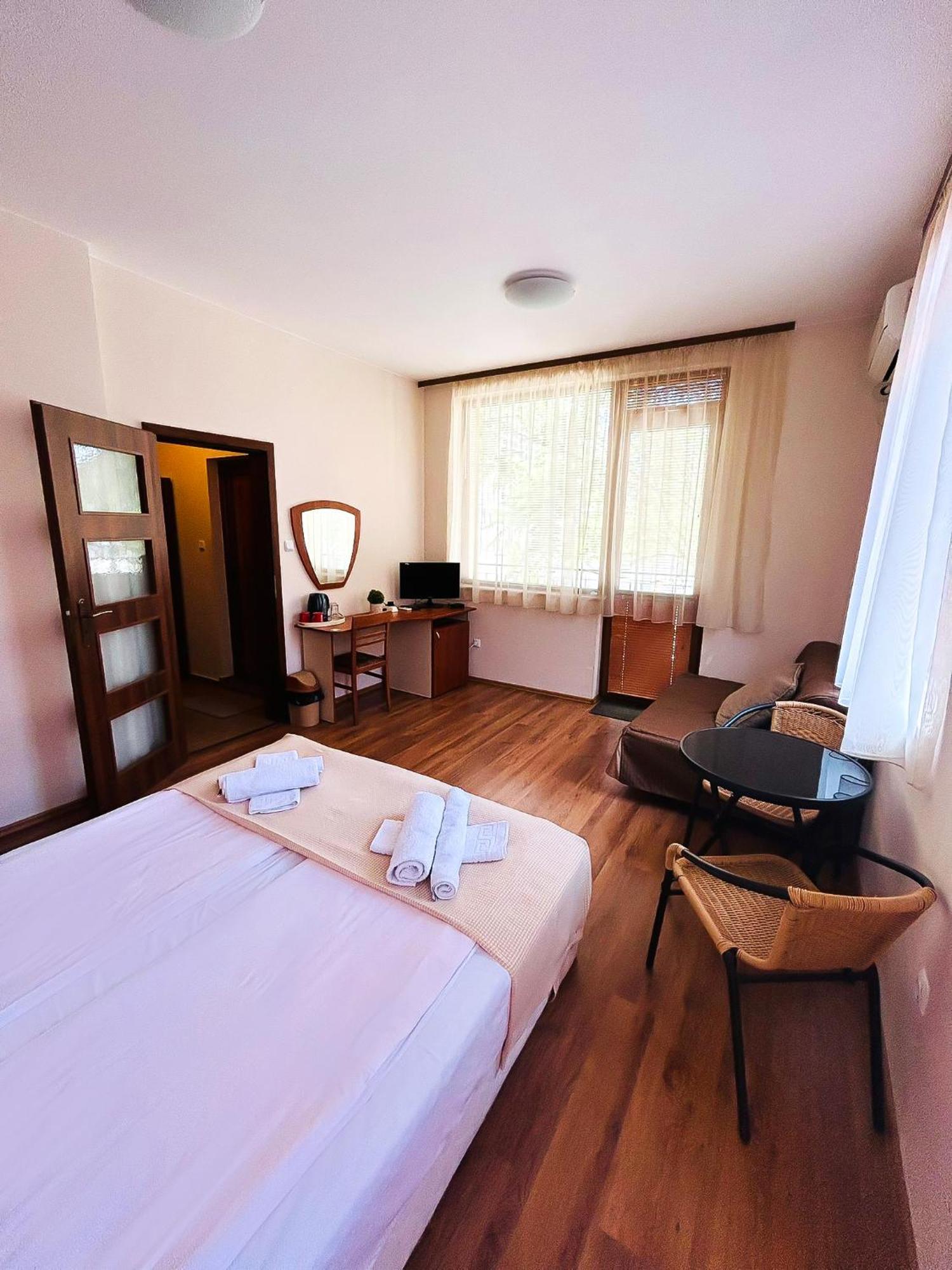 Family Hotel Helios Slantchev Briag Extérieur photo
